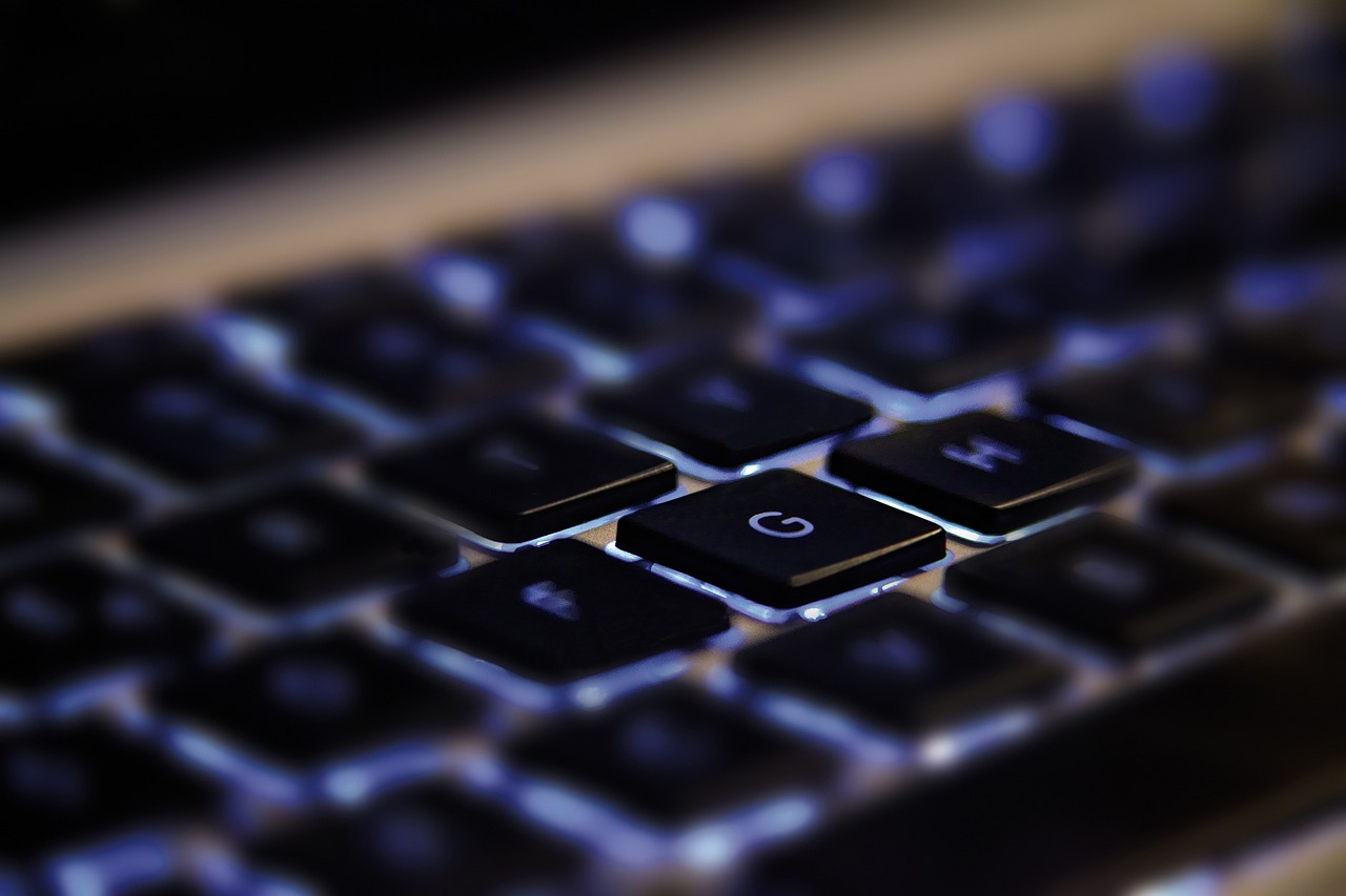 プロンプトを入力するキーボードのイメージ